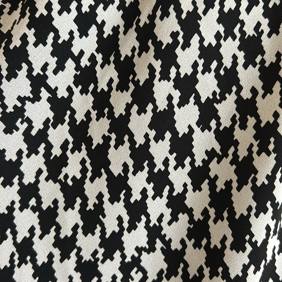 A. Byer Black and White Geometrical Midi Skirt Size Medium - Picture 3 of 6